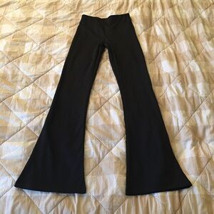 Victoria’s Secret Pink Active Black Flare Leg Leggings Activewear Size XS